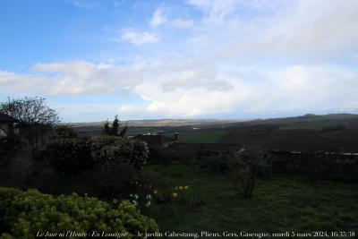 photographie “Le Jour ni l’Heure 3157 : En Lomagne — le jardin Cabestaing, Plieux, Gers, Gascogne, mardi 5 mars 2024, 16:35:38” par Renaud Camus — www.renaud-camus.net — jardin, jardin Cabestaing, Cabestaing, Plieux, Lomagne, En Lomagne, Gers, Gascogne