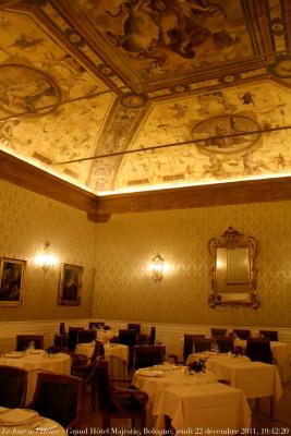 photographie “Le Jour ni l\'Heure 2220 : Voyage en Italie — plafond des frères Carrache au Grand Hôtel Majestic, “già Baglioni”, Bologne, Émilie-Romagne, jeudi 22 décembre 2011, 19:42:20” par Renaud Camus — www.renaud-camus.net — Carrachi, Carrache, soffito, ristorante, albergo