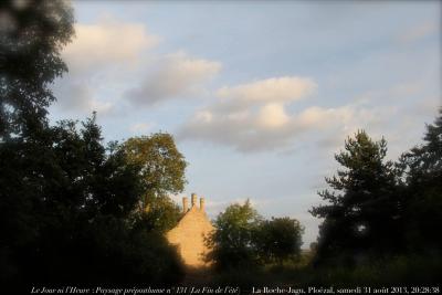 photographie “Le Jour ni l’Heure 8815 : Paysage préposthume n° 131 (La Fin de l’été) — château de La Roche-Jagu, Ploëzal, Côtes-d’Armor, Bretagne, samedi 31 août 2013, 20:” par Renaud Camus — www.renaud-camus.net — paysage, landscape, ciel, nuages, clouds, château, Summer