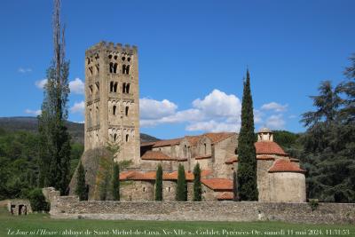 photographie “Le Jour ni l’Heure 6011 : abbaye de Saint-Michel-de-Cuxa, Xe-XIIe s., Codalet, Conflent, Pyrénées-Orientales, samedi 11 mai 2024, 11:31:53” par Renaud Camus — www.renaud-camus.net — Saint-Michel-de-Cuxa, abbaye de Saint-Michel-de-Cuxa, abbaye, Cuxa, Codalet, Prades, Conflent, Pyrénées-Orientales, roman, romane, abbaye romane