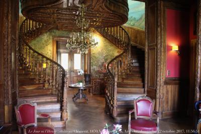 photographie “Le Jour ni l’Heure 2551 : château Clément, jadis La Châtaigneraie, 1870, Val-les-Bains, Ardèche, dimanche 22 octobre 2017, 11:56:51” par Renaud Camus — www.renaud-camus.net — Clément, château Clément, La Châtaigneraie, châtaigneraie, château-hôtel, Vals-les-Bains, Ardèche, hôtel, hôtellerie