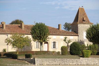 photographie “Le Jour ni l’Heure 9762 : En Lomagne — ferme de Ribère, c. 1850 (?), Gramont, Tarn-et-Garonne, mercredi 26 octobre 2022, 15:21:17” par Renaud Camus — www.renaud-camus.net — Ribère, Gramont, Tarn-et-Garonne, maison, ferme, manoir, Lomagne, En Lomagne