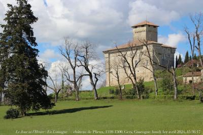 photographie “Le Jour ni l’Heure 4160 : En Lomagne — château de Plieux, 1310-1500, Gers, Gascogne, lundi 1er avril 2024, 15:36:17” par Renaud Camus — www.renaud-camus.net — Plieux, château de Plieux, Gers, Gascogne, château, Moyen Âge, Lomagne, En Lomagne, château Gascon