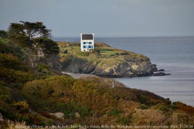 photographie “Le Jour ni l’Heure 5710 : la villa de Jade, Taillefer, Le Palais, Belle-Île, Morbihan, Bretagne, samedi 1er novembre 2014, 15:59:50” par Renaud Camus — www.renaud-camus.net — villa de Jade, Taillefer, Le Palais, Belle-Île, Morbihan, Bretagne, 1er novembre 2025, maison, villa