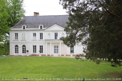 photographie “Le Jour ni l’Heure 6158 : château de Montfort, XVIIe-XVIIIe s., Montigny-la-Resle, Yonne, lundi 8 mai 2023, 15:40:06” par Renaud Camus — www.renaud-camus.net — Montfort, château de Montfort, Montigny-la-Resle, Yonne, Bourgogne, château, Pontigny