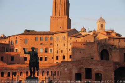 photographie “Le Jour ni l’Heure : Rome, forum de Trajan, 107-113, et tour des Milices, XIIe s., mardi 1er mars 2016, 17:48:31” par Renaud Camus — www.renaud-camus.net — Rome, Roma, forum, forum de Trajan, mercati di Traiano, marchés de Trajan, Trajan, Italie, Italia, 1er mars 2023