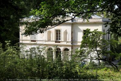 photographie “Le Jour ni l’Heure 8875 : la villa “Les Frênes”, 1830, demeure de Pauline Viardot, 1821-1910, à Bougival, Hauts-de-Seine, dimanche 19 août 2012, 16:44:25” par Renaud Camus — www.renaud-camus.net — demeures de l’esprit, chanteuse, singer, maisons d’artiste, salon, Louis Viardot, Restauration, architecture, vandalisme, chef-d’œuvre en péril, abandon, négligence, artist's houses, arrêtez le massacre !
