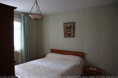 photographie “Le Jour ni l’Heure 5259 : Enquête sur la réalité des choses — La Chambre, les Marquères, Fleurance, Gers, mardi 26 février 2019, 16:17:31” par Renaud Camus — www.renaud-camus.net — Chambre, La Chambre, Enquête sur la réalité des choses, réalité, Fleurance, lotissement des Marquères, Gers, Gascogne, Jeanne Lloan, 26 février 2019