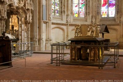 photographie “Le Jour ni l\'Heure 6079 : « Arrêtez le massacre ! » — église de Brou, Ain, tombeaux de Marguerite d\'Autriche et de Philibert de Savoie, c. 1512-1532, totalement gâchés par de hideuses “protections” métalliques, dimanche 3 juillet 2011, 13:23:32” par Renaud Camus — www.renaud-camus.net — vandalisme, vandalism, vandalisme anti-vandales