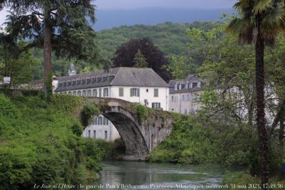 photographie “Le Jour ni l’Heure 6691 : le gave du Pau à Bétharram, Pyrénées-Atlantiques, mercredi 31 mai 2023, 17:49:36” par Renaud Camus — www.renaud-camus.net — Bétharram, Lestelle-Bétharram, gave de Pau, pont, le gave de Pau à Lestelle-Bétharram, Pyrénées-Atlantiques