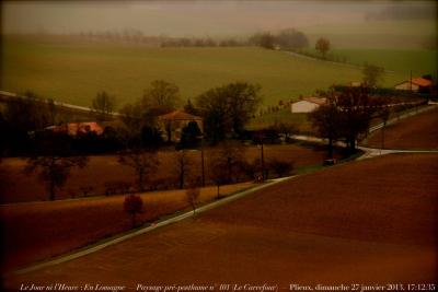 photographie “Le Jour ni l\'Heure 0154 : En Lomagne — Payage pré-posthume n° 101 (Le Carrefour) — Plieux, Gers, Gascogne, Midi-Pyrénées, dimanche 27 janvier 2013, 17:12:35” par Renaud Camus — www.renaud-camus.net — landscape, preposthumous, crossroads, La Bourdette, Gascony