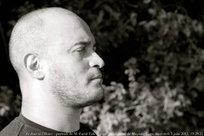 photographie “Le Jour ni l’Heure 5154 : portrait de M. Farid Tali (“La Jeunesse de Benoît Mussolin”) — parc du château de Magnas, en Lomagne, Gers, Gascogne, Midi-Pyrénées, mercredi 5 juin 2013, 19:” par Renaud Camus — www.renaud-camus.net — homme, man, écrivain, writer, Prosopopée, Incomparable, park, Gascony
