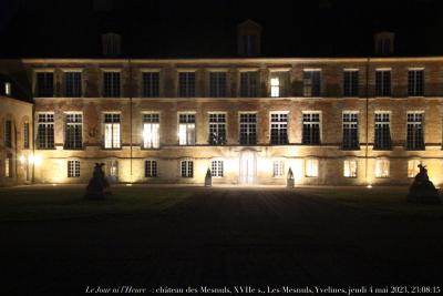 photographie “Le Jour ni l’Heure 5661 : château des Mesnuls, XVIIe s., Les Mesnuls, Yvelines, jeudi 4 mai 2023, 23:08:15” par Renaud Camus — www.renaud-camus.net — Les Mesnuls, château des Mesnuls, château, Yvelines