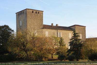 photographie “Le Jour ni l‘Heure 0179 : En Lomagne — château de Rouillac, XIVe-XVIIIe s., Gimbrède, Gers, Gascogne, dimanche 13 novembre 2022, 16:40:09” par Renaud Camus — www.renaud-camus.net — Rouillac, château de Rouillac, château, Gimbrède, Gers, Gascogne, Lomagne, En Lomagne