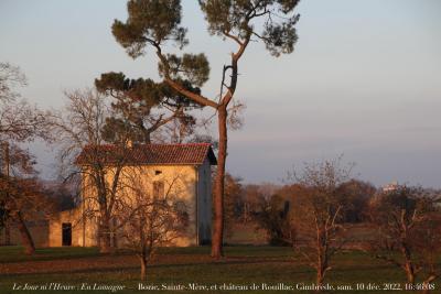 photographie “Le Jour ni l’Heure 1260 : En Lomagne — Borie, Sainte-Mère, et au loin le château de Rouillac, Gers, Gascogne, samedi 10 décembre 2022, 16:46:08” par Renaud Camus — www.renaud-camus.net — Borie, La Monjette, Sainte-Mère, Castet-Arrouy, Lectoure, maison, Lomagne, La Lomagne, Gers, Gascogne