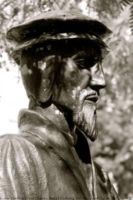 photographie “Le Jour ni l’Heure : statue, 2009, de Jean Calvin, 1509-1564, par Daniel Leclercq, à Orléans, Loiret, région Centre, mardi 7 août 2012, 15:48:42” par Renaud Camus — www.renaud-camus.net — sculpture, sculpteur, réformateur, protestantisme, protestantism, portrait, calvinisme, calvinism