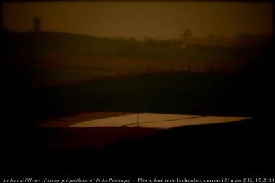 photographie “Le Jour ni l’Heure 8672 : En Lomagne — Paysage près-posthume n° 48 (Le Printemps), Plieux, fenêtre de la chambre, vue au nord, aube grise, mercredi 21 mars 2012, 07:29:19” par Renaud Camus — www.renaud-camus.net — landscape, spring, silo, château d'eau, fields, counryside, window