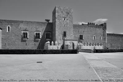 photographie “Le Jour ni l’Heure 6639 : palais des Rois de Majorque, XIVe s., Perpignan, Pyrénées-Orientales, dimanche 12 mai 2024, 13:56:29” par Renaud Camus — www.renaud-camus.net — Perpignan, palais, palais des Rois de Majorque, rois de Majorque, architecture