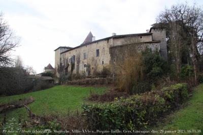 photographie “Le Jour ni l’Heure 3072 : château de Manlèche, XIIIe-XVIe s., Pergain-Taillac, Gers, Gascogne, dimanche 29 janvier 2023, 16:11:28” par Renaud Camus — www.renaud-camus.net — Manlèche, château de Manlèche, Pergain-Taillac, château du Gers, Gascogne, Gers