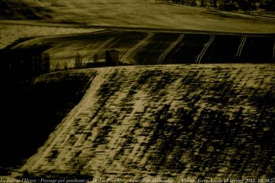 photographie “Le Jour ni l’Heure 6513 : Paysage pré-posthume n° 38 (“La Tour”) — En Lomagne — Fenêtre de la chambre — Plieux, Gers, lundi 13 décembre 2012, 18:50:27” par Renaud Camus — www.renaud-camus.net — tower, landscape, Miradoux, Castet-Arrouy, En Lomagne