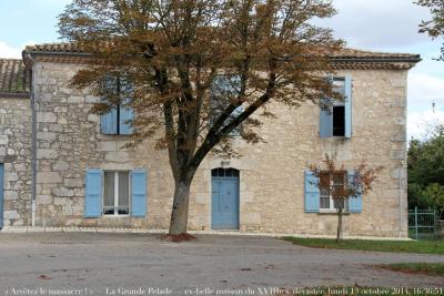 photographie “Le Jour ni l’Heure 3157 : « Arrêtez le massacre ! » — La Grande Pelade : ex-belle maison du XVIIIe s. ravagée par l’arrachement des enduits (et le vilain fenestrage), Gers, lundi 13 octobre 2014, 16:36:51” par Renaud Camus — www.renaud-camus.net — Arrêtez le massacre !, « Arrêtez le massacre ! », dévastation, arrachage, arrachement, d’enduits”, arrachage d’enduits, massacre, ravage, France, défigurée, France défigurée, façade, crépi, enduit, enduits, crépis