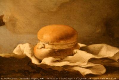photographie “Le Jour ni l’Heure 3275 : L’Invention du hamburger — Giambattista Tiepolo, 1696-1770, Abraham et les trois anges, c. 1770, Prado, dét., samedi 3 mai 2014, 17:38:11” par Renaud Camus — www.renaud-camus.net — tableau, peinture, painting, bourdon du pélerin, Jean-Baptiste Tiepolo, Giambattista Tiepolo, Tiepolo, toile, canvas, Abraham, Abraham et les trois anges, Abraham and the Three Angels, sandwich, hamburger, McDonald, repas, nourriture, food, musée du Prado, museo del Prado, Prado, Madrid, Espagne, Espanha, Spain