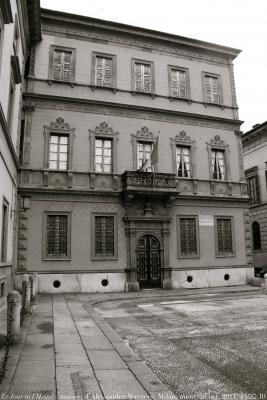 photographie “Le Jour ni l\'Heure 7612 : maison d\'Alessandro Manzoni, 1785-1872, 1, via Morone, Milan, mercredi 26 octobre 2011, 14:27:10” par Renaud Camus — www.renaud-camus.net — Demeures de l'esprit, maisons d'écrivain, I Promessi Sposi, Les Fiancés, roman, romanzo, littérature, literature, letteratura, casa, casa di scrittore, Milano, Lombardia