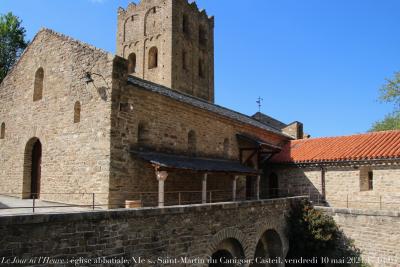 photographie “Le Jour ni l’Heure 5938 : église abbatiale, XIe s., Saint-Martin du Canigou, Casteil, dans le Conflent, Roussillon, Pyrénées-Orientales, vendredi 10 mai 2024, 17:01:03” par Renaud Camus — www.renaud-camus.net — Saint-Martin-du-Canigou, abbaye, Casteil, Canigou, Saint-Martin, église, église abbatiale, Carsalade du Pont, Chabannes, roman, Roussillon roman, romanesque, architecture romane, clocher, Conflent, Roussillon, Pyrénées-Atlantiques