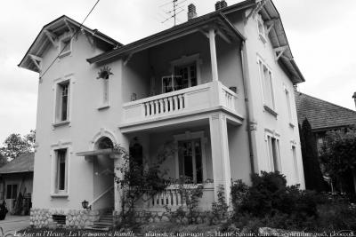 photographie “Le Jour ni l’Heure 1250 : La Vie comme à Rumilly — maison, c. 1910-1920 (?), rive gauche de la Néphaz, Haute-Savoie, dimanche 27 septembre 2015, 13:00:08” par Renaud Camus — www.renaud-camus.net — Rumilly, Albanais, Nephaz, maison, house, 1900, 1910, 1920, Haute-Savoie, Savoie, Rhône-Alpes, 27 septembre 2015