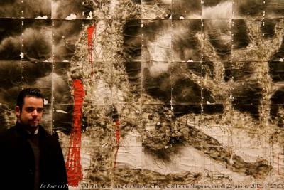 photographie “Le Jour ni l’Heure 9697 : M. Bily & le sang du Marsyas (Jean-Paul Marcheschi), Plieux, salle du Marsyas, mardi 22 janvier 2013, 17:27:53” par Renaud Camus — www.renaud-camus.net — portrait d'homme, portrait, Stéphane Bily, Marsyas, Jean-Paul Marcheschi, salle des Gardes, nef