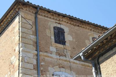 photographie “Le Jour ni l’Heure 9220 : répartition traditionnelle des enduits et de la pierre de taille, belle maison du XVIIIe s. ayant échappé à la Grande Pelade, mardi 5 août 2015,  16:29:05” par Renaud Camus — www.renaud-camus.net — enduit, crépi, enduits, «, Arrêtez, le, massacre, », « Arrêtez le massacre ! », Grande Pelade, La Grande Pelade, Fleurance, Gers, Gascogne, 25 août 2015