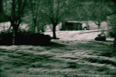 photographie “Le Jour ni l\'Heure 3412 : Paysage pré-posthume (“La Ferme”), Plieux, La Garrière, mercredi 4 janvier 2012, 15:39:33” par Renaud Camus — www.renaud-camus.net — preposthumous, farm, ferme, landscape