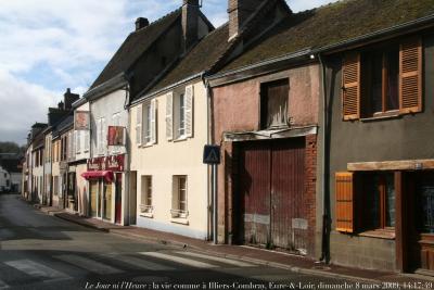 photographie “Le Jour ni l\'Heure : la vie comme à Combray, Illiers-Combray, Eure-&-Loir (face à la \