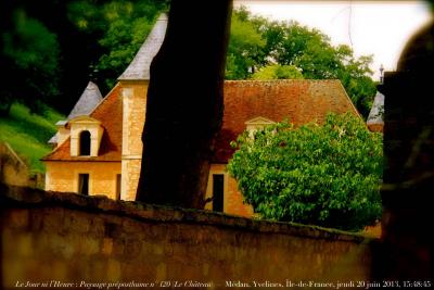 photographie “Le Jour ni l’Heure 5901 : Paysage préposthume n° 120 (“Le Château”) — château de Médan, XVIe s., demeure, à partir de 1924, de Maurice Maeterlinck, 1862-1949, Yvelines, Île-de-France, jeudi 20 juin 2013, 15:48:45” par Renaud Camus — www.renaud-camus.net — Demeures de l'esprit, maisons d’écrivain, castle, castello, castillo, burg, schloss