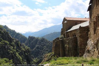 photographie “Le Jour ni l’Heure 5920 : Saint-Martin du Canigou, XIe-XXe s., Casteil, Conflent, Pyrénées-Orientales, Roussillon, vendredi 10 mai 2024, 15:41:29” par Renaud Camus — www.renaud-camus.net — Canigou, Saint-Martin-du-Canigou, abbaye, Casteil, Conflent, Roussillon, Pyrénées-Orientales, galerie