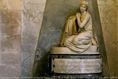 photographie “Le Jour ni l’Heure 6101 : La Douleur, figure du tombeau du prince de Conti, 1717-1776, par Jean-Guillaume Moitte, 1746-1810, église Saint-Martin de L’Isle-Adam, Val-d’Oise, Île-de-France, vendredi 21 juin 2013, 14:09:48” par Renaud Camus — www.renaud-camus.net — sculpture funéraire, La Douleur, Sorrow, sculpture, statue, pain, tombe, grave, tombeau, Bourbon