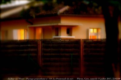 photographie “Le Jour ni l\'Heure 7107 : Paysage préposthume n° 117 (La Promenade du soir) — En Lomagne — Plieux, Gers, Gascogne, samedi 13 juillet 2013, 22:02:08” par Renaud Camus — www.renaud-camus.net — preposthumous landscape, ancienne école, former school, maison du maîtré d’école