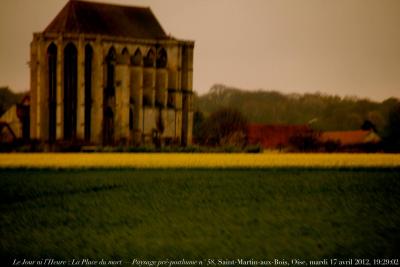 photographie “Le Jour ni l’Heure 1160 : La Place du mort — Paysage posthume n° 58, abbaye de Saint-Martin-aux-Bois, XIIIe s., Oise, Picardie, mardi 17 avril 2012, 19:29:02” par Renaud Camus — www.renaud-camus.net — architecture, gothique, abbey, picard, abside