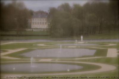 photographie “Le Jour ni l’Heure 1378 : Paysage pré-posthume n° 60 — Jardins sous la pluie, parc du château de Chantilly, Oise, mercredi 18 avril 2012, 11:26:54” par Renaud Camus — www.renaud-camus.net — gardens, parc, rain, Condé, Aumale, duc d’Aumale, Le Nôtre