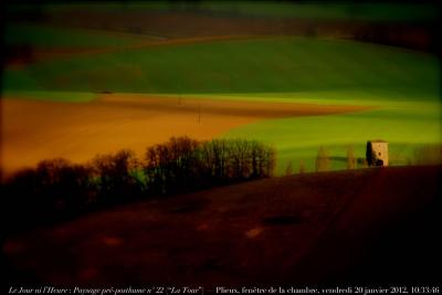 photographie “Le Jour ni l\'Heure 4643 : Paysage pré-posthume n° 22 (“La Tour”) — En Lomagne — Plieux, fenêtre de la chambre, vendredi 20 janvier 2012, 10:33:46” par Renaud Camus — www.renaud-camus.net — landscape, tower, Gascony, champs, fields