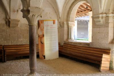 photographie “« Arrêtez le massacre ! » 1277 : magnifique salle capitulaire, XIIe s., gâchée par d’affreux panneaux didactiques (et par de vilains bancs), abbaye de Flaran, Gers, Gascogne, Midi-Pyrénées, mercredi 11 mars 2015, 16:18:47” par Renaud Camus — www.renaud-camus.net — Flaran, abbaye de Flaran, vandalisme, vandalism, « Arrêtez le massacre ! », architecture, panneau, pannonceau, didactique, didactisme, signalisation, Vandales, Au Pays des Vandales, 11 mars 2015