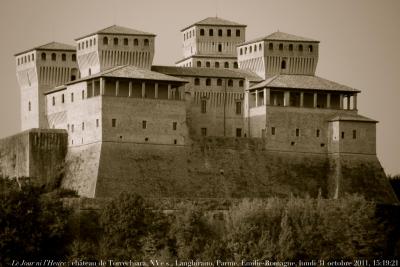 photographie “Le Jour ni l\'Heure 8698 : château de Torrechiara, XVe s., province de Parme, Émilie-Romagne, Italie, lundi 31 octobre 2011, 16:19:21” par Renaud Camus — www.renaud-camus.net — castle, castello, castillo, burg, schloss, Moyen Âge, medioevo, fortifications, Emilia-Romagna, Italia