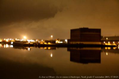 photographie “Le Jour ni l’Heure 3430 : La Vie comme à Dunkerque, Nord, jeudi 17 novembre 2013, 17:59:23” par Renaud Camus — www.renaud-camus.net