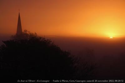 photographie “Le Jour ni l‘Heure 0500 : En Lomagne — l’aube à Plieux, Gers, Gascogne, vendredi 25 novembre 2022, 08:20:32” par Renaud Camus — www.renaud-camus.net