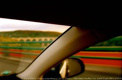 photographie “Le Jour ni l’Heure 6655 : Paysage préposthume n° 114 (Le Viaduc) — photographie prise du volant, autoroute A 20, L’Occitane, Souillac, Lot, mardi 25 juin 2013, 21:15:41” par Renaud Camus — www.renaud-camus.net — preposthumous landscape, car, voiture, landscape, pont, bridge, viaduc de Souillac