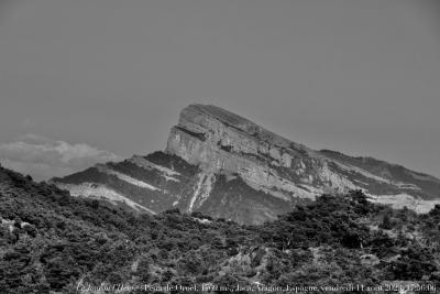photographie “Le Jour ni l’Heure : Pena de Oroel, Jaca, Aragon, Espagne, vendredi 11 août 2023, 17:56:05” par Renaud Camus — www.renaud-camus.net — Oroel, Pena de Oroel, Mont Oroel, Jaca, Aragon, Espagne, montagne, Sobrarbe
